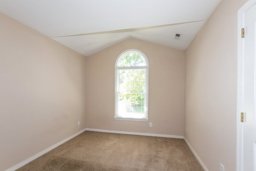 Building Photo - 9003 Mapledale Ct