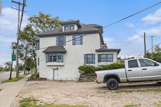 Building Photo - 940 W Lovell St