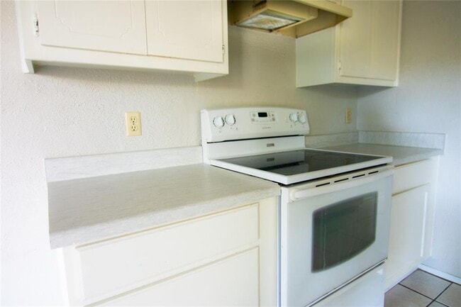 Building Photo - 8807 Springmail Cir