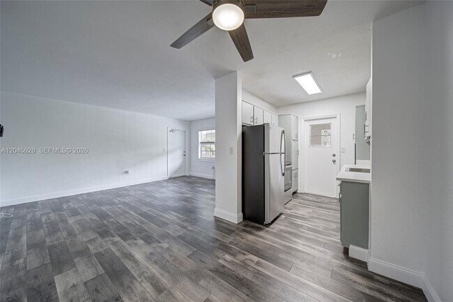 Building Photo - 6565 Santona St