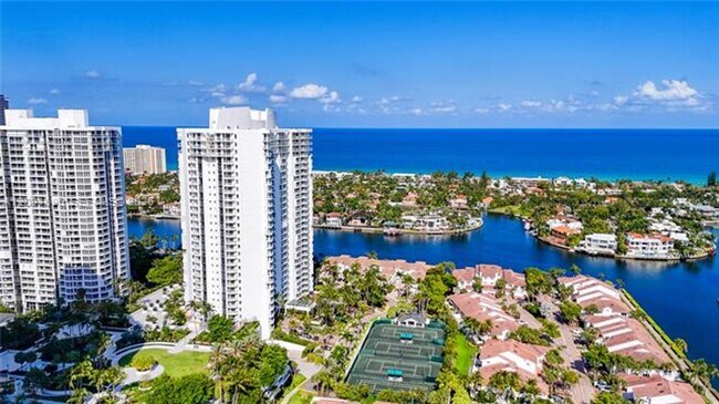 Building Photo - 21050 Point Pl