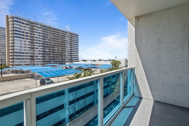 Building Photo - 1945 S Ocean Dr