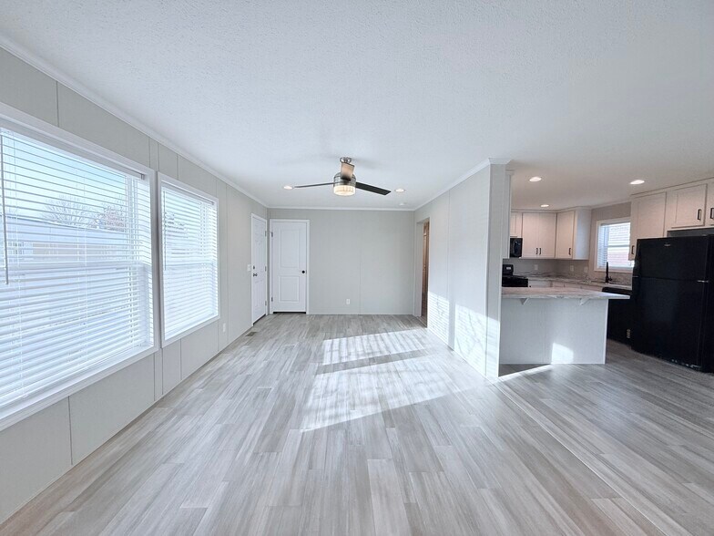 Building Photo - 29805 Jamestown Dr