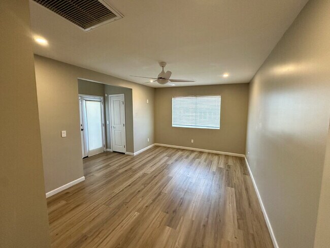 Building Photo - 2029 W Adams St