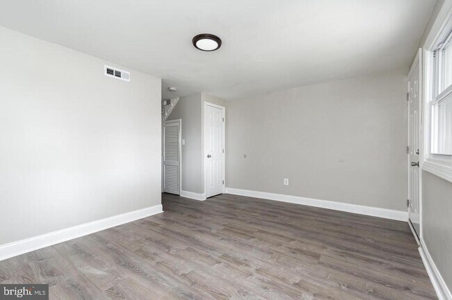 Building Photo - 7923 Eastdale Rd
