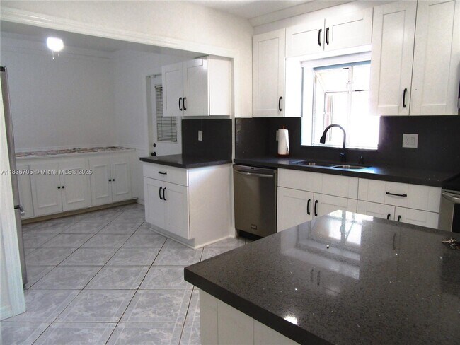 Building Photo - 4412 SW 127th Pl