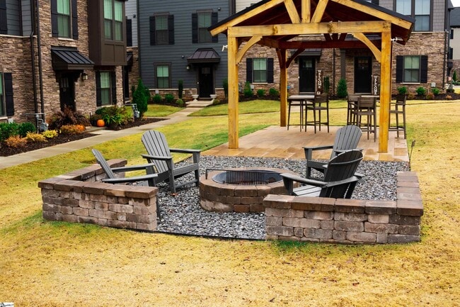 Building Photo - 17 Rollins Ave