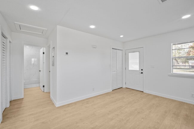 Building Photo - 1325 Cheney Hwy