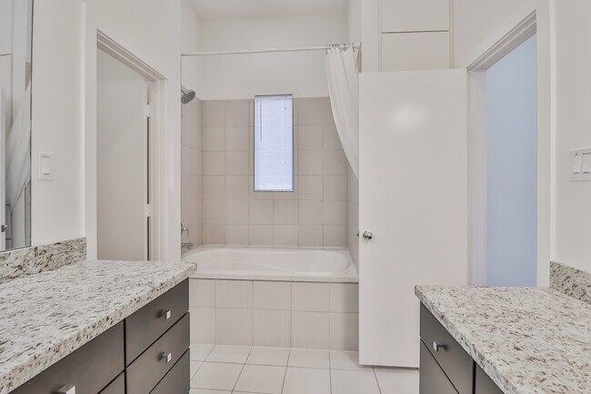 Building Photo - 4403 Austin St