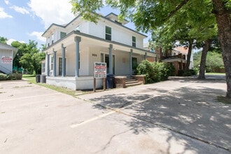 Building Photo - 301 Fry St