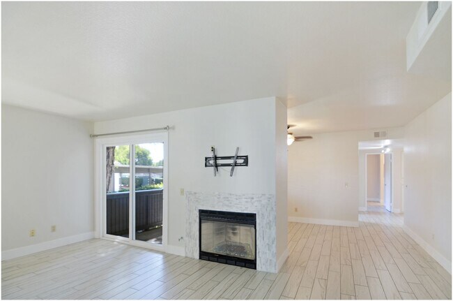 Building Photo - 2 Bedroom Dana Point Condo!