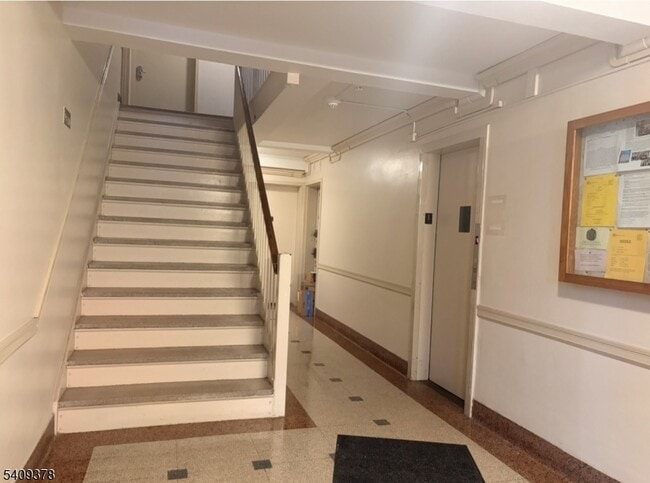 Building Photo - 3021 Edwin Ave