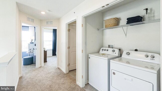 Building Photo - 1090 Meadowlark Dr