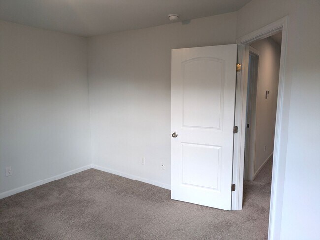 Building Photo - 2040 Perrin Ct