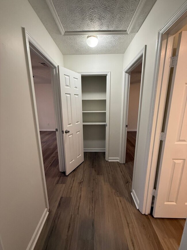 Building Photo - 1030/1032 Cantrell Ln