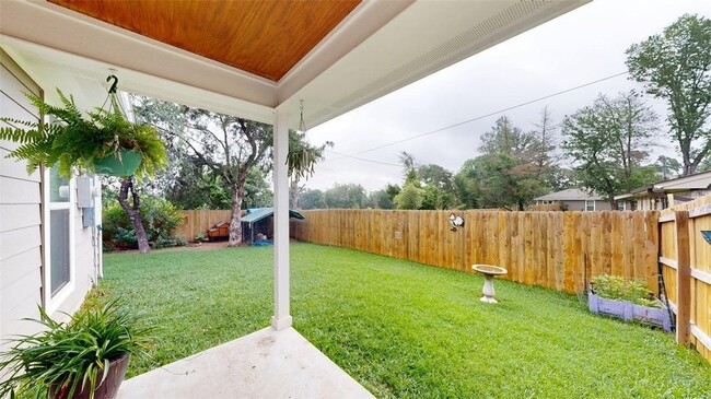 Building Photo - 803 Meadow Brook Dr