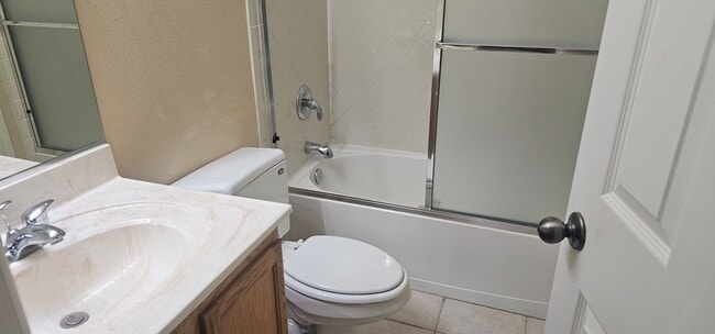 Building Photo - 3 Bedroom Home available to rent