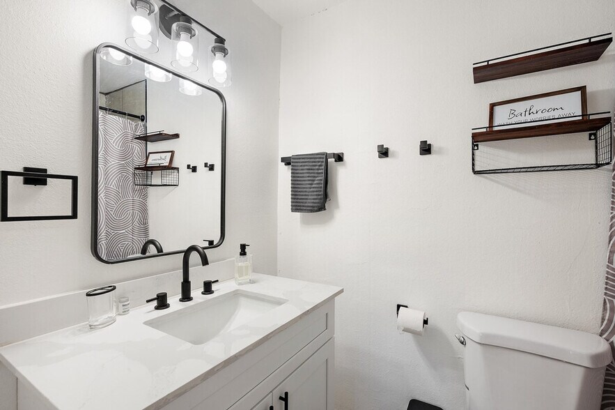 Building Photo - 2223 W Georgia Ave