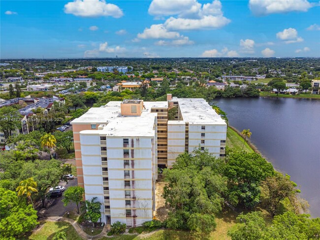 Building Photo - 3301 Spanish Moss Terrace