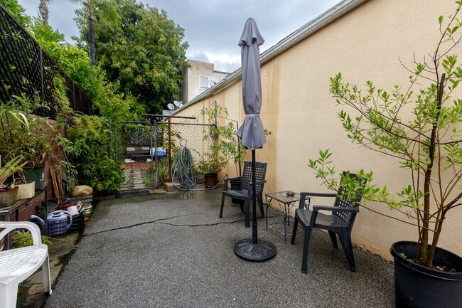 Building Photo - 4909 Coldwater Canyon Ave