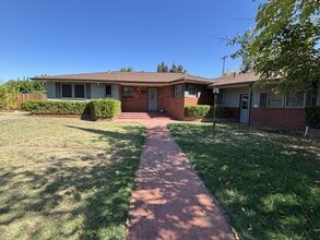 Building Photo - 606 Nottingham Way