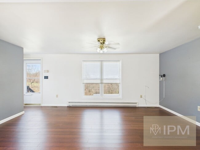 Building Photo - Bright Modern 3 Bedroom, 2 Bath Home in Eastern York Schools!