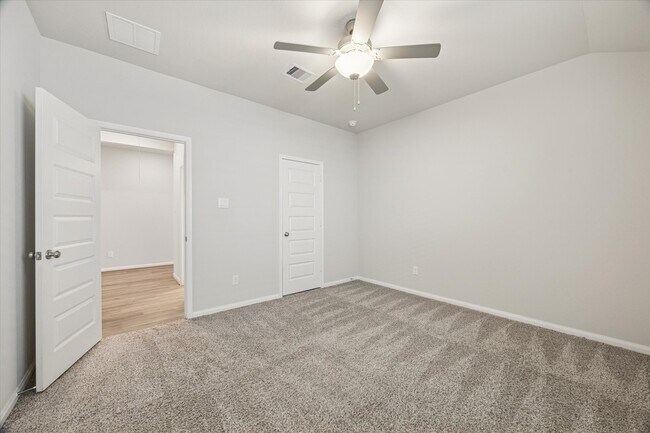 Building Photo - 10008 Deussen Ln