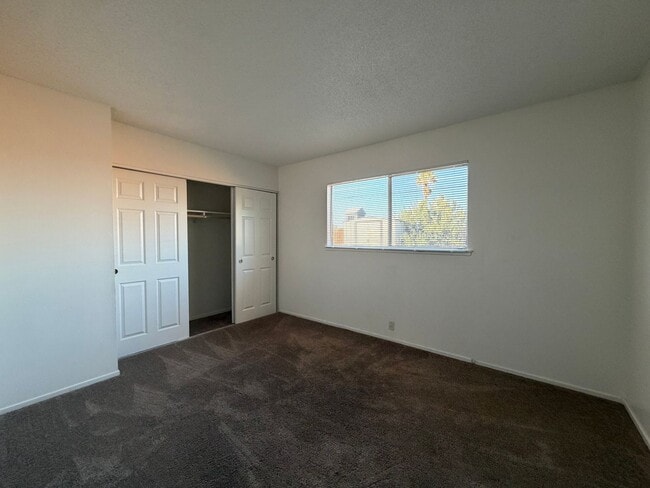 Building Photo - Spacious 3 Bedroom 2 Bathroom House For Rent