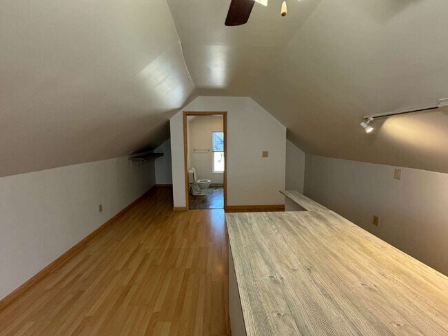 Building Photo - MODERN 3-BEDROOM HOME YOU DON’T WANT TO MISS!