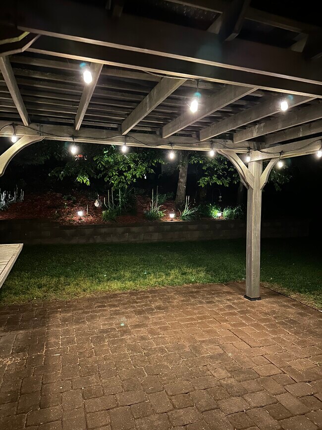 Building Photo - 5649 Winslow Ave NW