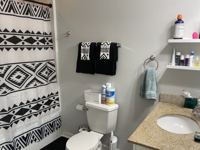 Building Photo - 8550 Tidewater Dr