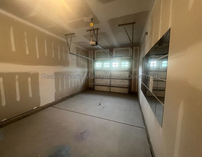 Building Photo - 2407 Lazette Dr