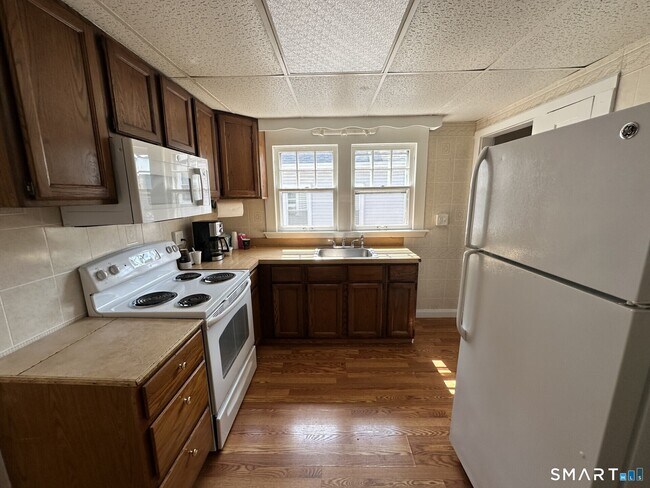 Building Photo - 128 Grove Pl