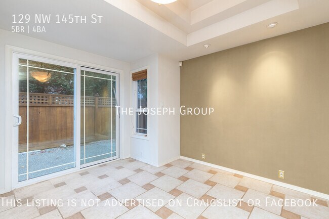 Building Photo - Beautiful 5 bed 3.5 bath in Seattle's Broa...