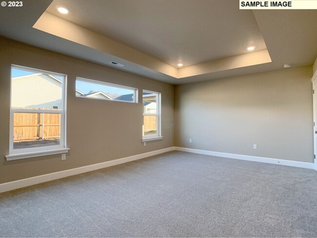Building Photo - A Must see Hermiston Home!!
