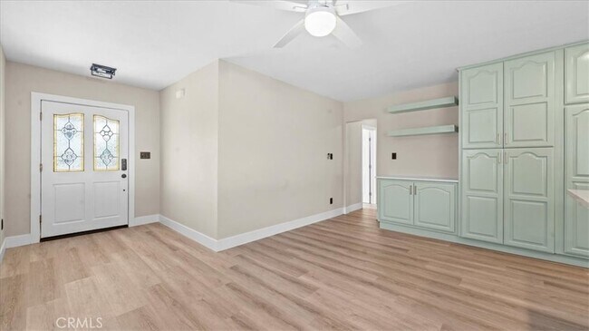 Building Photo - 943 N Orange Ave