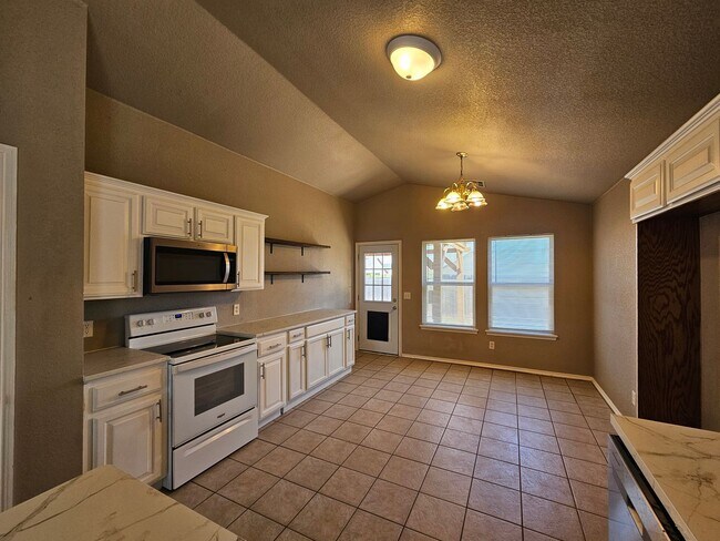 Building Photo - 2713 Edgemere Dr