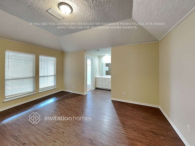 Building Photo - 2227 Briarwest Blvd