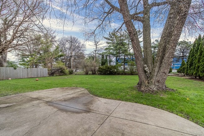 Building Photo - 3 bedroom, 1 bath ranch home! Close to I-74, on the local MTD bus line!! - Available 05/01/2026