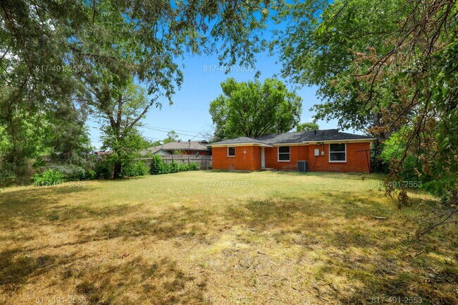 Building Photo - 816 Sandell Dr