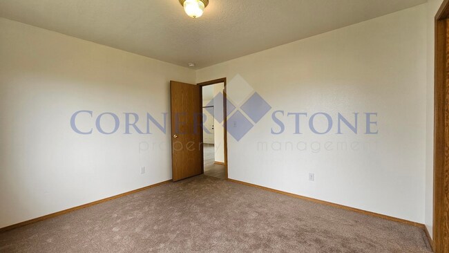 Building Photo - Nampa Home with RV Parking!