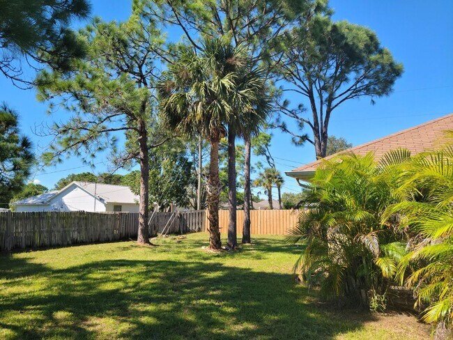 Building Photo - Experience the perfect blend of comfort and style in this charming 3-bedroom, 2-bathroom corner l...