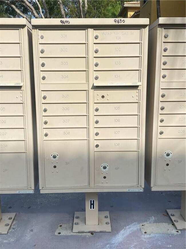 Building Photo - 9640 NW 2nd St