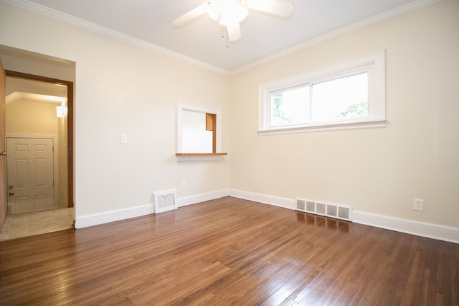 Building Photo - 942 Brinton Dr