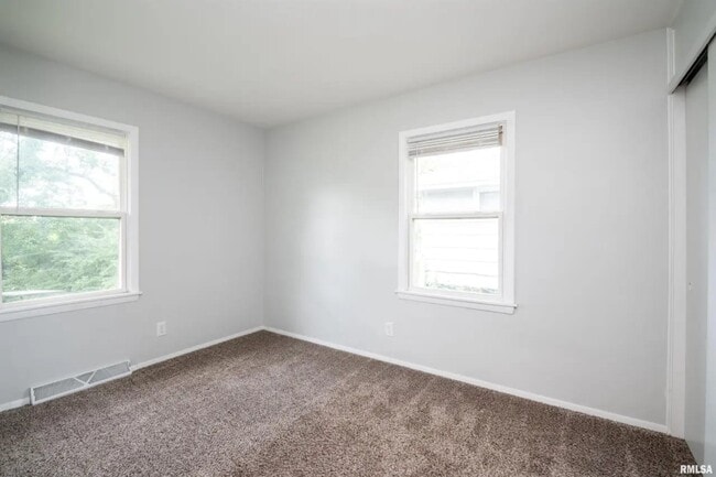 Building Photo - West Cindy Lane