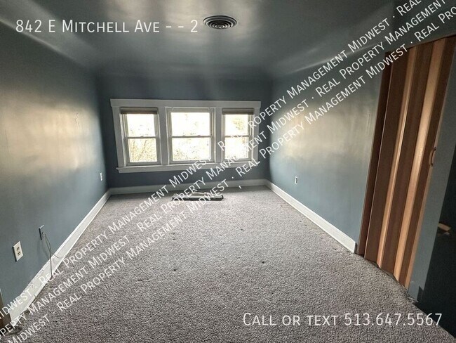 Building Photo - 842 E Mitchell Ave