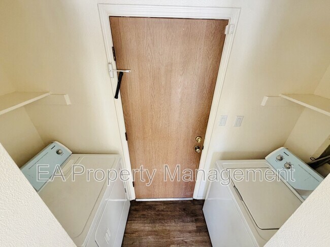 Building Photo - 5300 Overlook Dr NE