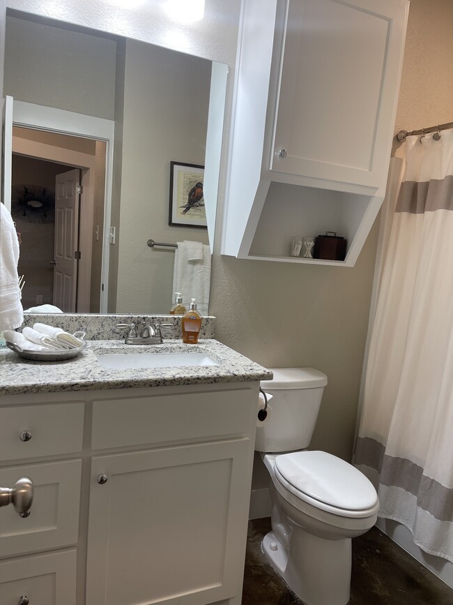 Building Photo - 3301 Belmont Dr