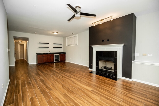 Building Photo - 6543 S Ingleside Ave