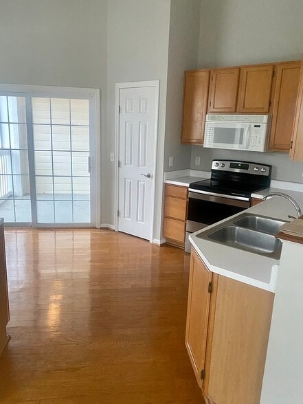 Building Photo - 7545 Mansion Cir